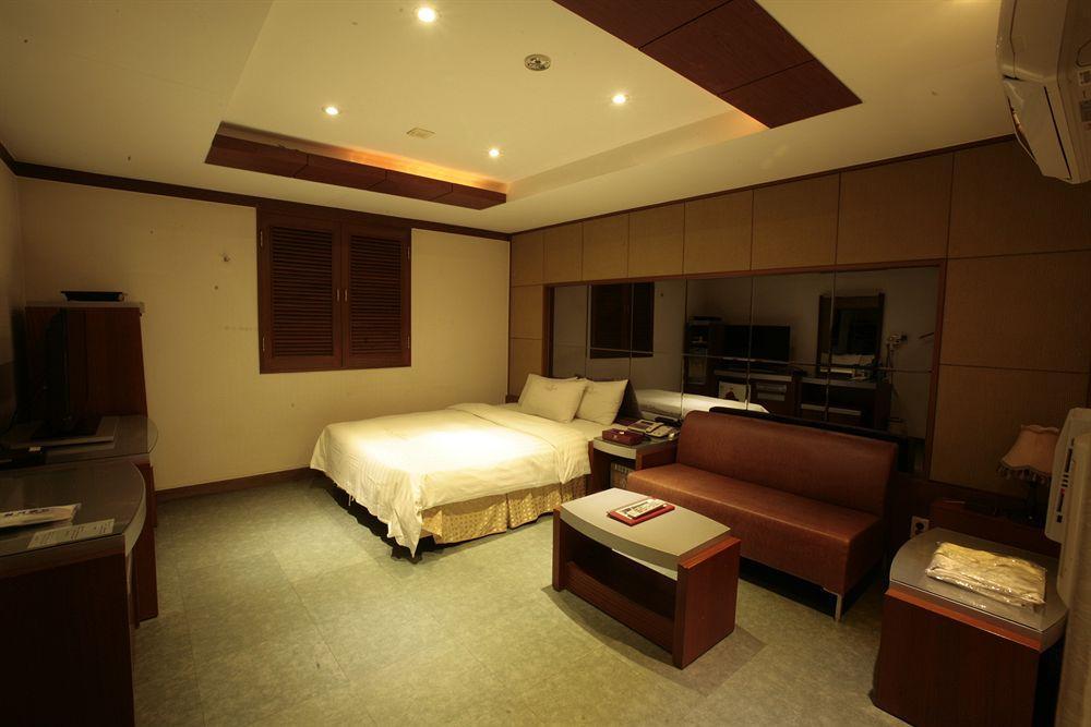Reborn Suwon Silkroad Hotel Esterno foto