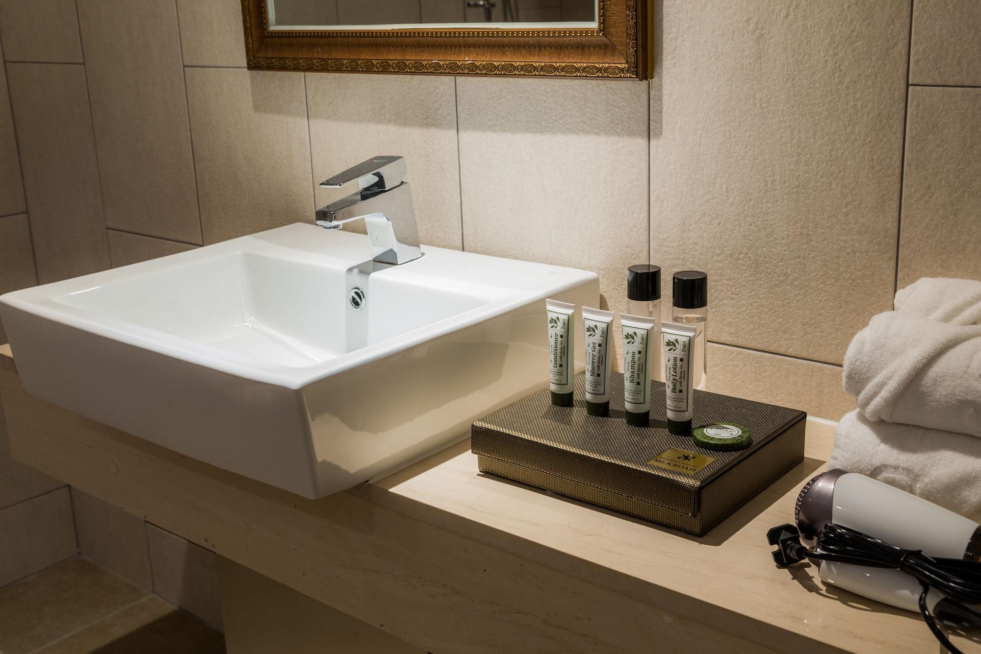Reborn Suwon Silkroad Hotel Esterno foto