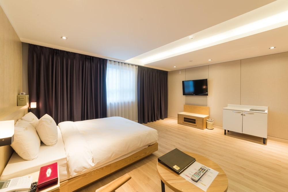 Reborn Suwon Silkroad Hotel Esterno foto
