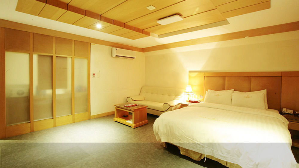 Reborn Suwon Silkroad Hotel Esterno foto