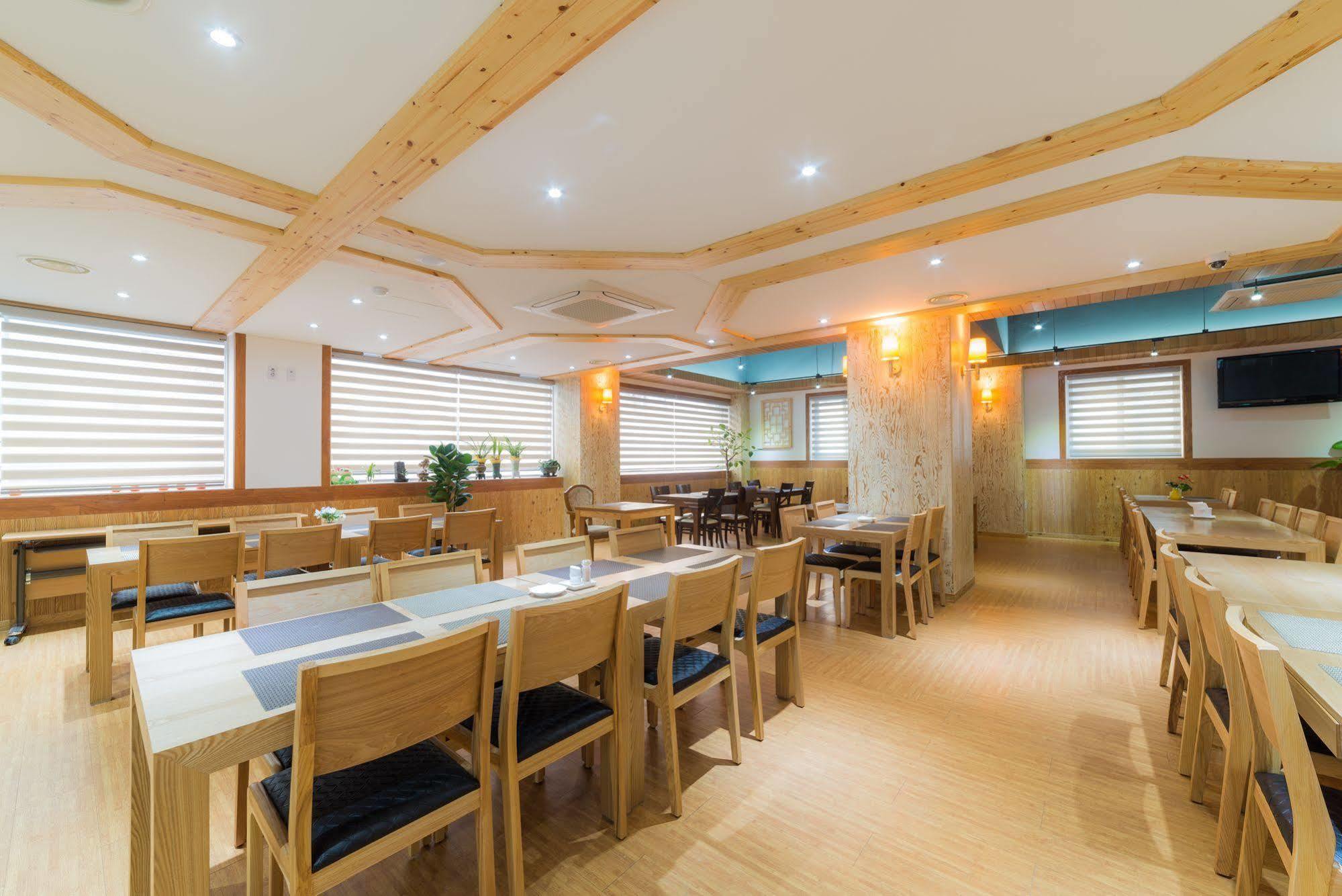 Reborn Suwon Silkroad Hotel Esterno foto
