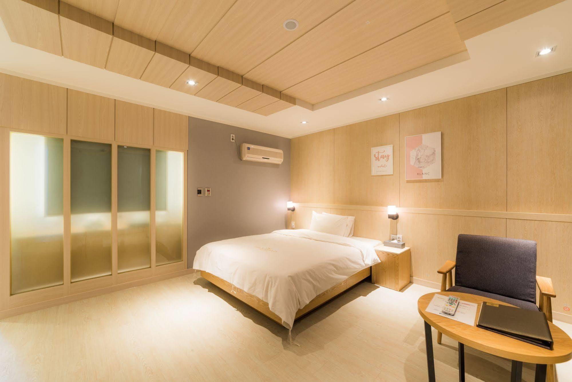 Reborn Suwon Silkroad Hotel Esterno foto