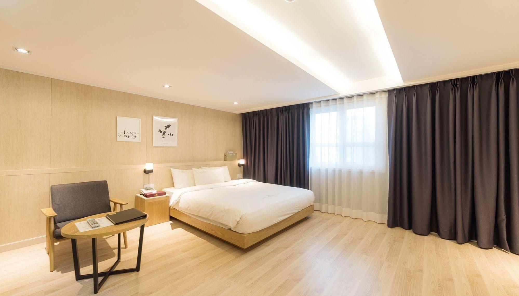 Reborn Suwon Silkroad Hotel Esterno foto