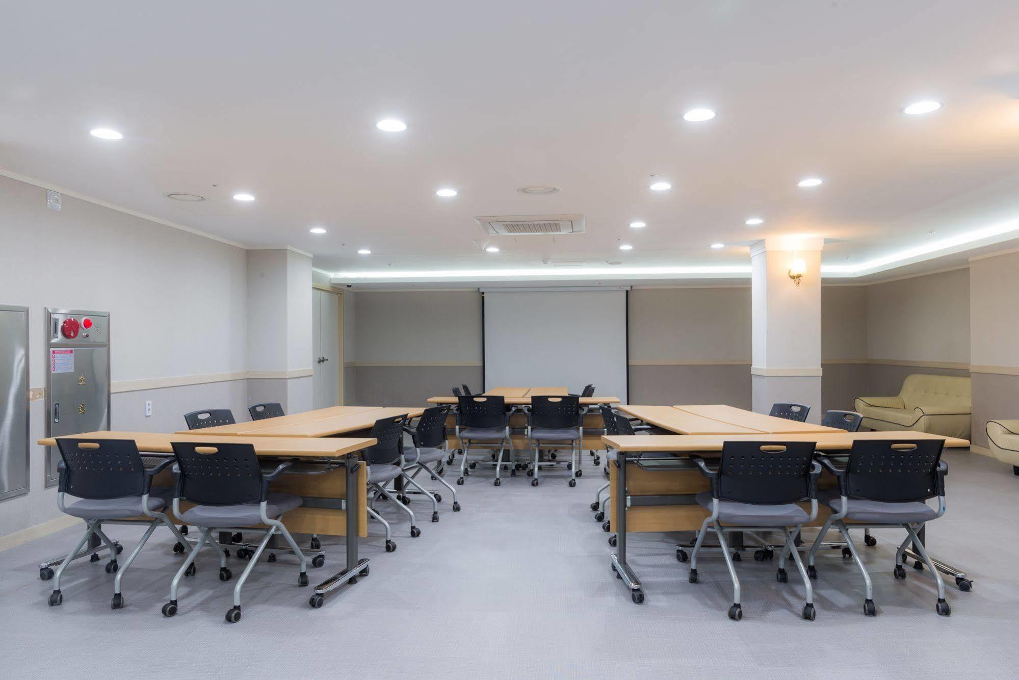Reborn Suwon Silkroad Hotel Esterno foto