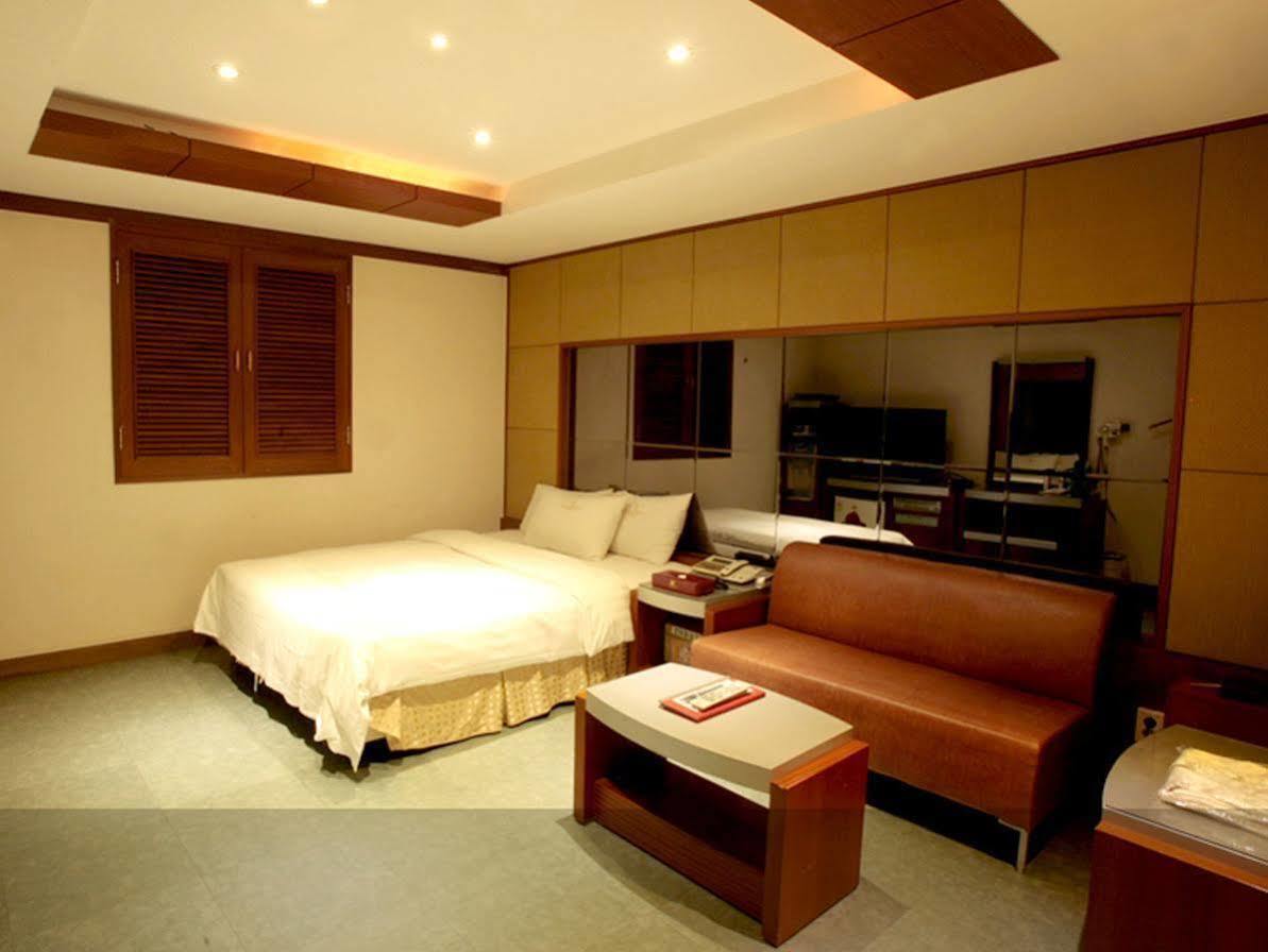 Reborn Suwon Silkroad Hotel Esterno foto