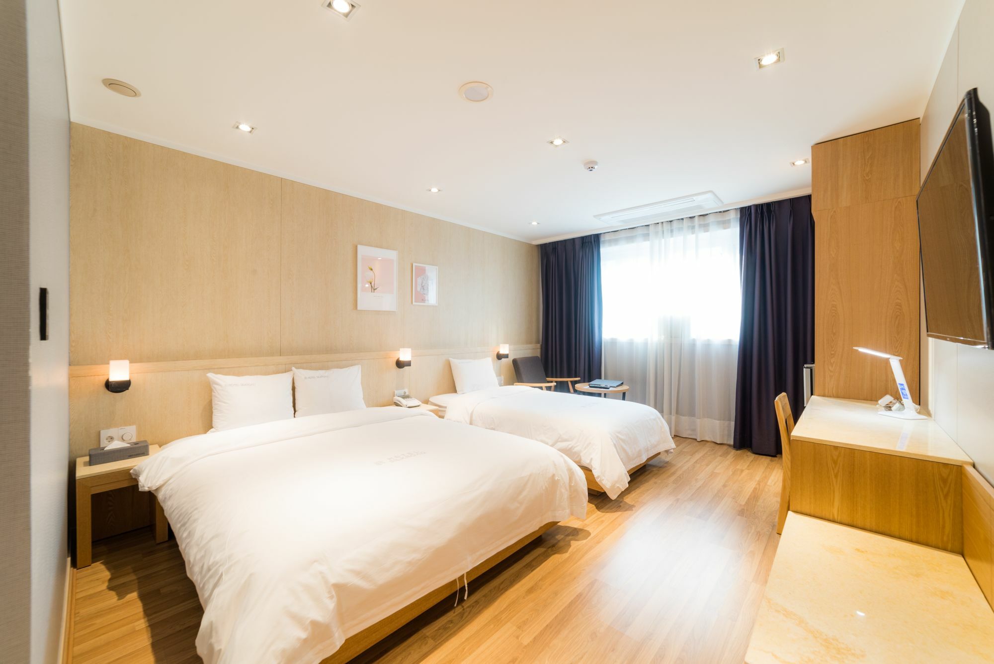 Reborn Suwon Silkroad Hotel Esterno foto
